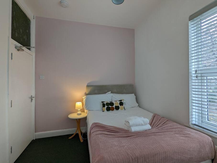 Casa de férias Gloucester Pl - Affordable 3 Bed House *